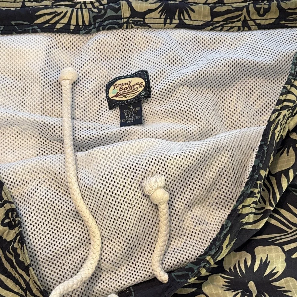 Tommy Bahama Floral Swim Trunks Side Pockets Draw String Closure XL